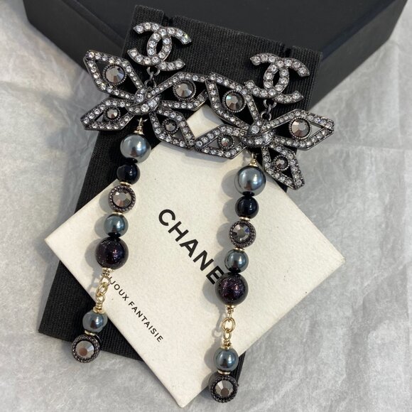 Chanel Butterfly Eyes Dangle Earrings Pearl CC Logo Black Dark Gray - Picture 3 of 7